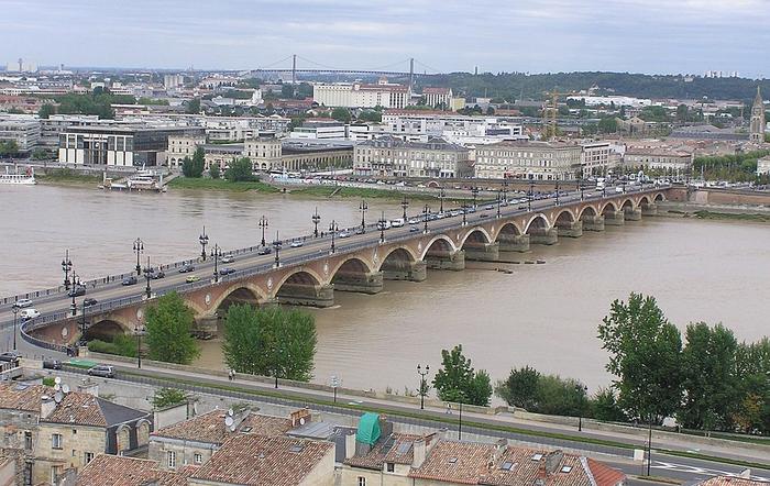 Bordeaux - Immobilier - CENTURY 21 Primrose - Pont_de_Pierre_vu_depuis_la_flèche_Saint_Michel